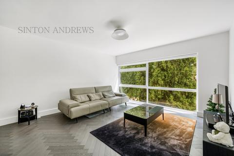 42 Oak Tree Close, London, W5 2AQ
