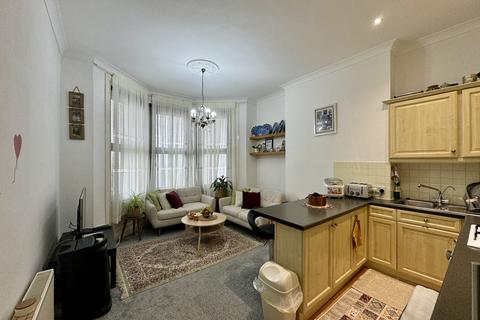 1 bedroom flat for sale, Cavendish Place, Eastbourne, East Sussex, BN21