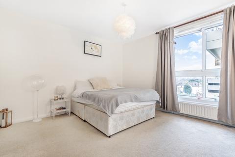 2 bedroom flat to rent, Warwick Drive Putney SW15
