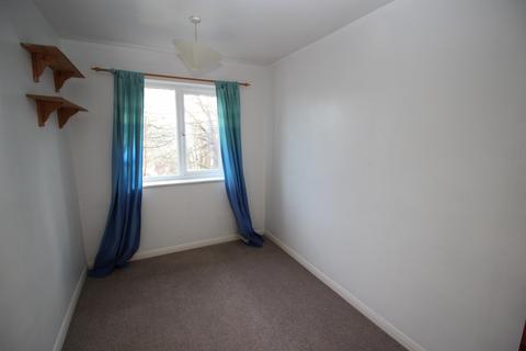 2 bedroom flat to rent, Rectory Avenue, High Wycombe, HP13