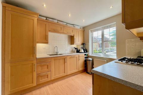 5 bedroom semi-detached house to rent, Old College Road, Newbury RG14