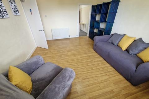 3 bedroom flat to rent, Printfield Walk, Woodside, Aberdeen, AB24