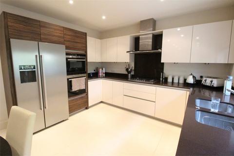 4 bedroom semi-detached house to rent, Ranelagh Close, Edgware, HA8