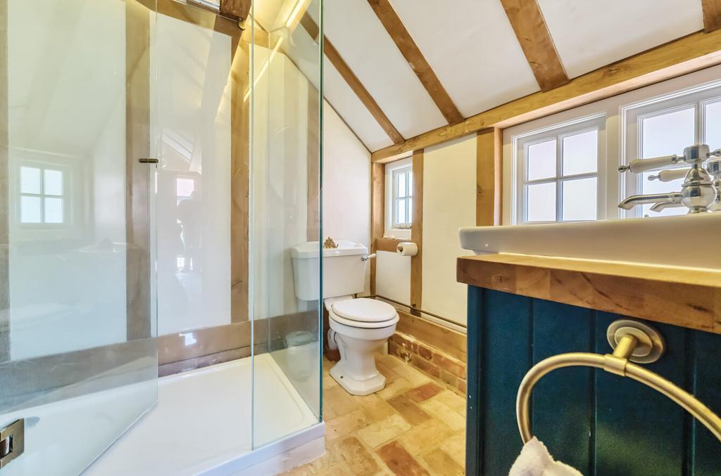 Shower Room (GF)