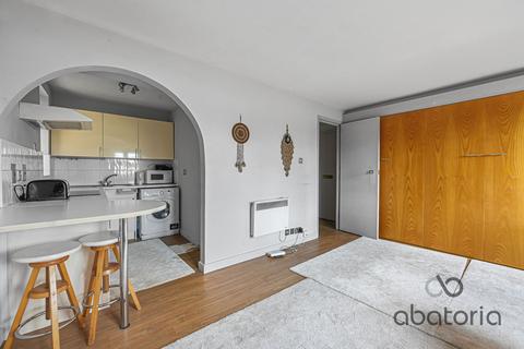 35 Discovery Walk, London, E1W 2JG
