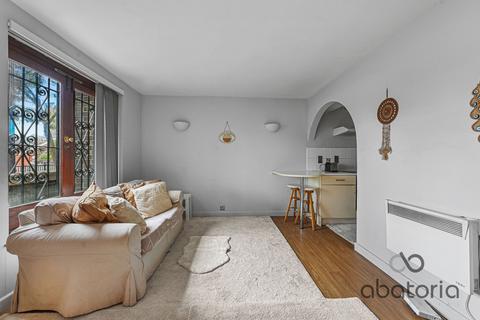 35 Discovery Walk, London, E1W 2JG