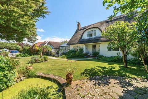 Puffin Thatch, 3 Beach Gardens, Selsey, PO20 0HX