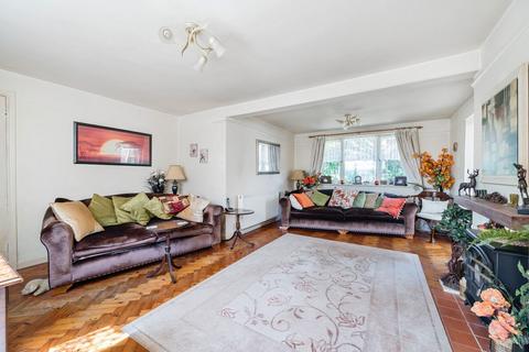 3 bedroom detached house for sale, Puffin Thatch, 3 Beach Gardens, Selsey, PO20 0HX