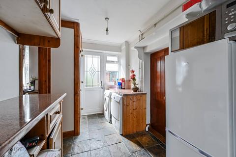 30 Carnbrook Road, London, SE3 8AE