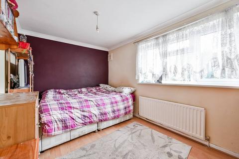 30 Carnbrook Road, London, SE3 8AE