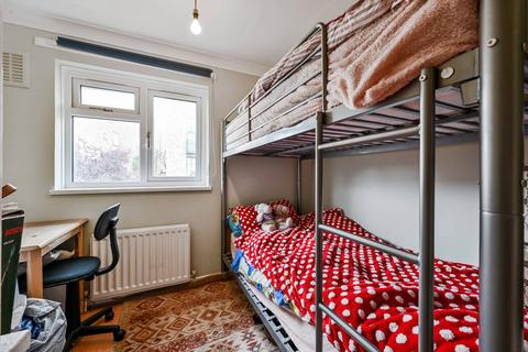 30 Carnbrook Road, London, SE3 8AE