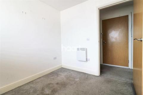 2 bedroom flat to rent, The Lock Apartments, Swindon