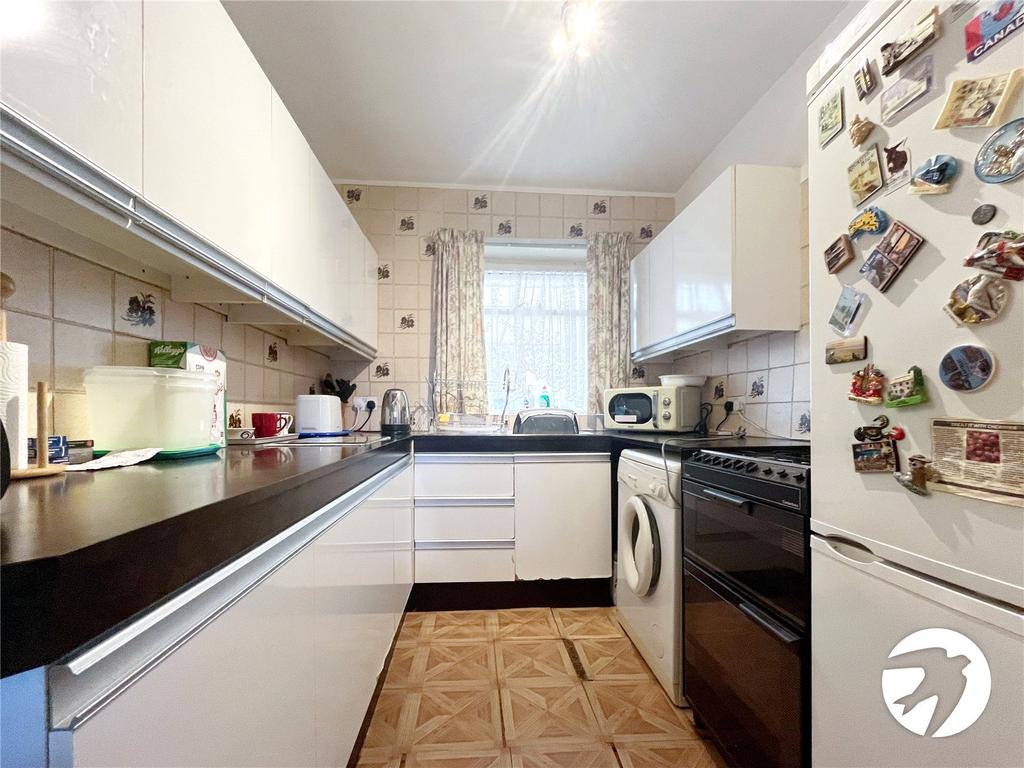 Blenheim Avenue, Chatham, Kent, ME4 3 bed terraced house for sale £