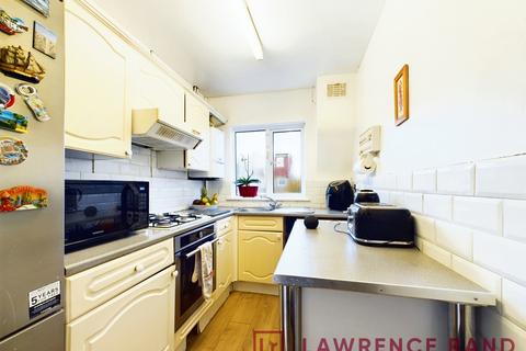 2 bedroom flat for sale, Northdown Close, Ruislip, HA4