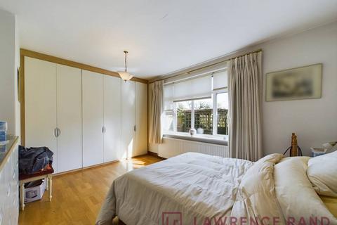 16 West Hatch Manor, Ruislip, HA4 8QT