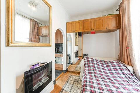 Studio for sale, Catherine Place, Victoria, London, SW1E