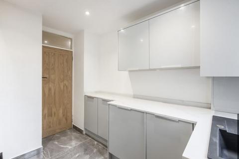1 bedroom flat for sale, Streatleigh Court, London SW16