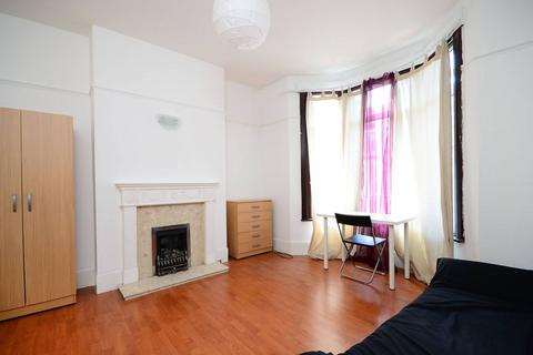3 bedroom house for sale, Warwick Road, Stratford, London, E15
