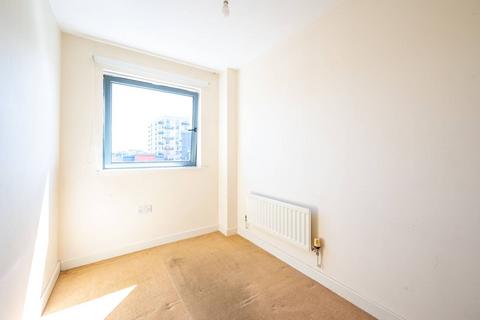 2 bedroom flat to rent, Barking, Barking, IG11