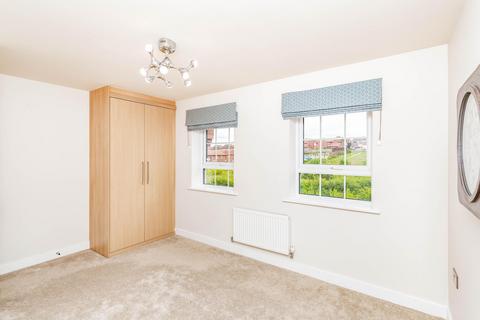 5 Arundel Drive, Grantham, NG31 8WN