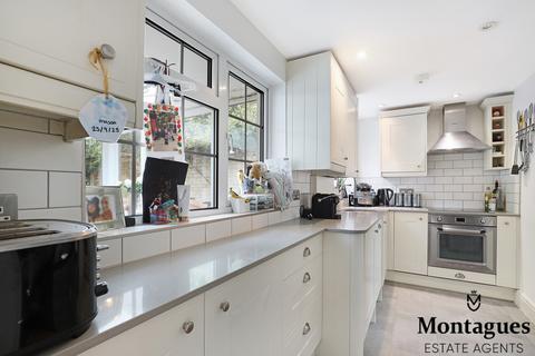 27 Sunnyside Road, Epping, CM16 4JW