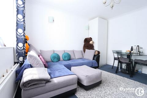 2 bedroom maisonette to rent, Lambourne Road, Barking, IG11