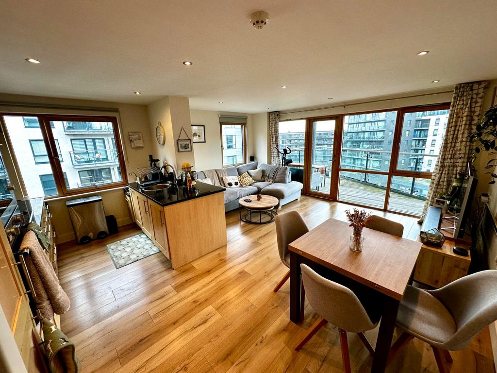 McClure House, The Boulevard, Leeds... 2 bed flat to rent £1,350 pcm (£312 pw)