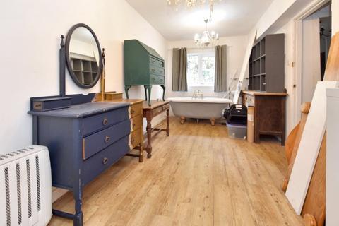 2 Abbey View, Kirkstall, Leeds, LS5 3DE