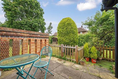 2 bedroom detached bungalow for sale, Henley on Thames,  Berkshire,  RG9