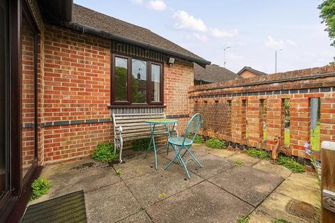 2 bedroom detached bungalow for sale, Henley on Thames,  Berkshire,  RG9