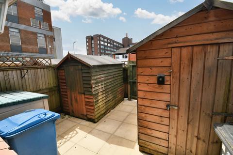 32 Maple Close, Salford, M6 7AR