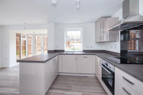 4 bedroom detached house to rent, Sturry CT2