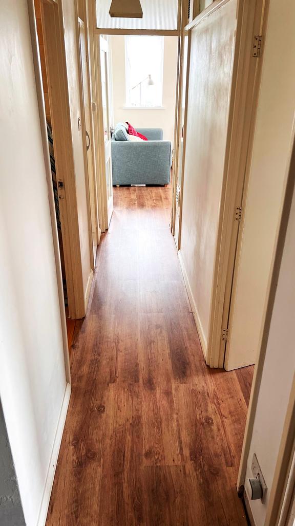 Redbridge Lane East, Ilford IG4 2 bed flat to rent £1,695 pcm (£391 pw)