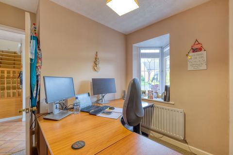 14 Brookfield Close, Hunt End, Redditch, B97 5LL