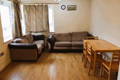 2 bedroom flat to rent, Hainault Street, Ilford IG1