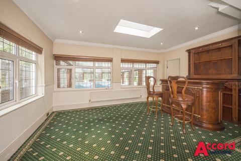 5 bedroom detached house for sale, Berther Road, Hornchurch, RM11