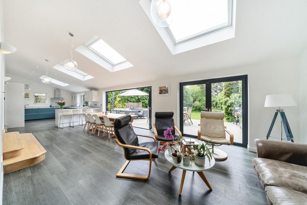 Kitchen/Dining/Loung
