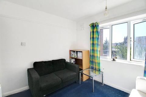 3 bedroom apartment to rent, Fairfield Gardens, Hornsey, London, N8
