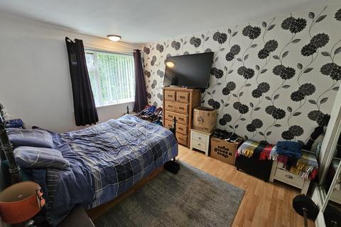2 bedroom flat for sale, 2 Bed Apt next to Caldertones Park