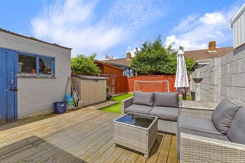 16 Hooks Lane, Havant, PO9 3DR