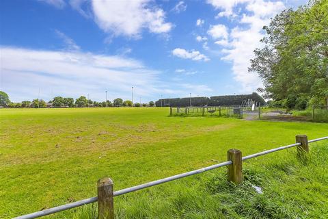16 Hooks Lane, Havant, PO9 3DR