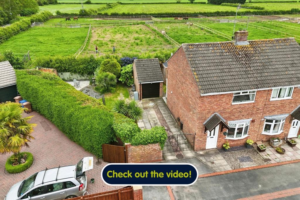 Green Lane, Tickton, Beverley, HU17 9RH 2 bed semidetached house for