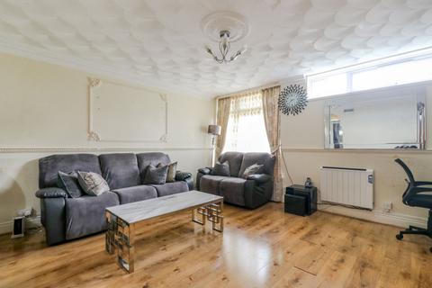 3 bedroom maisonette for sale, Alderney House, EN3