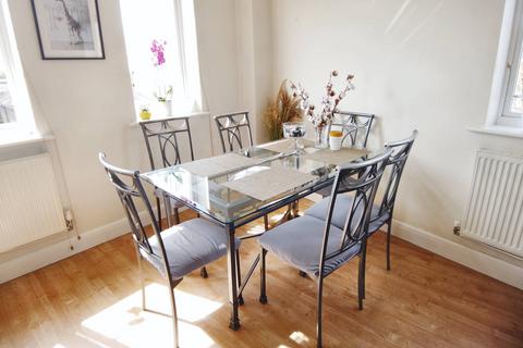 2 bedroom apartment for sale, Lumley Road, Horley RH6