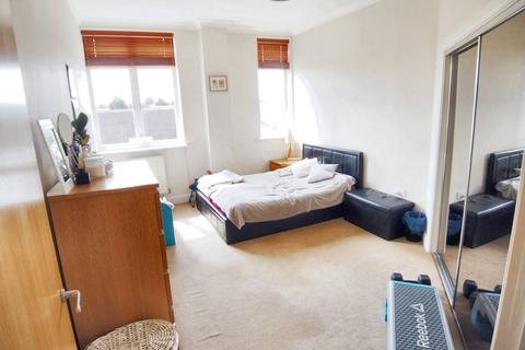 2 bedroom apartment for sale, Lumley Road, Horley RH6