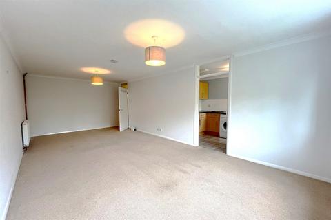 1 bedroom flat to rent, Arran Court, Gilligan Close, Horsham, RH12