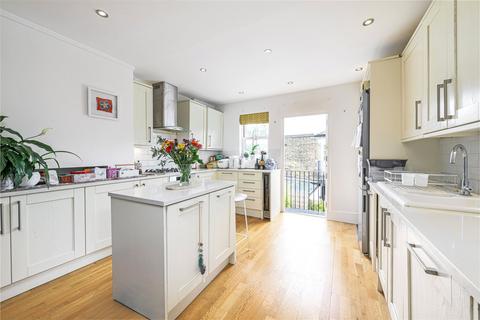 4 bedroom apartment for sale, Borneo Street, London, SW15