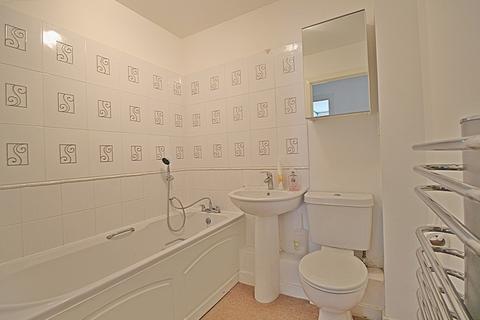 2 bedroom flat to rent, Dudley Place,  TW19
