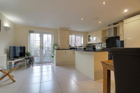 4 bedroom townhouse to rent, Nann Hall Glade, Cleckheaton, West Yorkshire, BD19