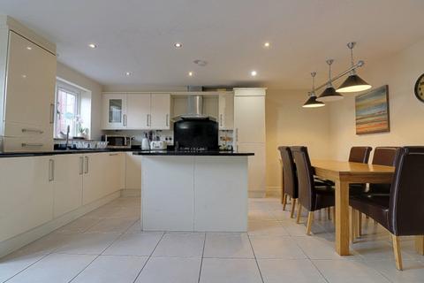 4 bedroom townhouse to rent, Nann Hall Glade, Cleckheaton, West Yorkshire, BD19